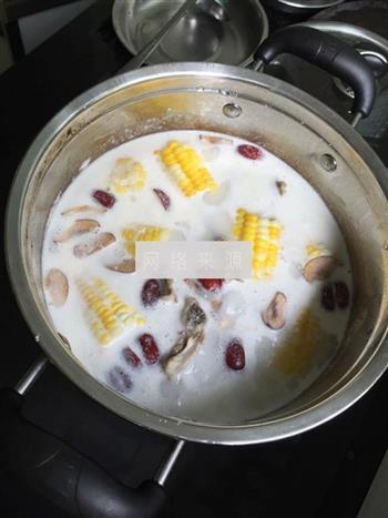 椰子汁玉米鸡汤怎么做，椰子汁玉米鸡汤怎么做好吃，椰子汁玉米鸡汤做法