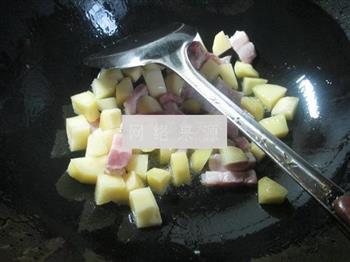 咸肉土豆煮豆腐怎么做，咸肉土豆煮豆腐怎么做好吃，咸肉土豆煮豆腐做法