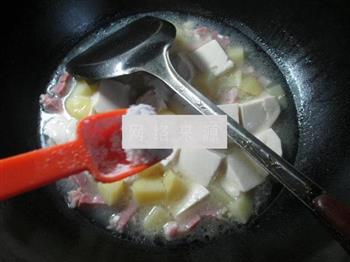 咸肉土豆煮豆腐怎么做，咸肉土豆煮豆腐怎么做好吃，咸肉土豆煮豆腐做法