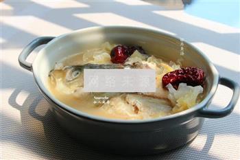 银耳鱼汤怎么做，银耳鱼汤怎么做好吃，银耳鱼汤做法