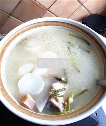 萝卜咸肉蹄膀汤怎么做，萝卜咸肉蹄膀汤怎么做好吃，萝卜咸肉蹄膀汤做法