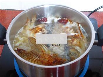 银耳鱼汤怎么做，银耳鱼汤怎么做好吃，银耳鱼汤做法