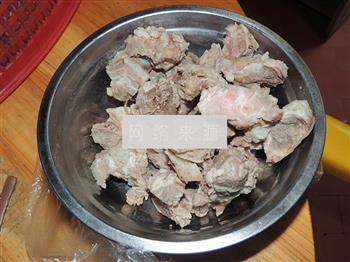 绿豆莲藕排骨汤怎么做，绿豆莲藕排骨汤怎么做好吃，绿豆莲藕排骨汤做法