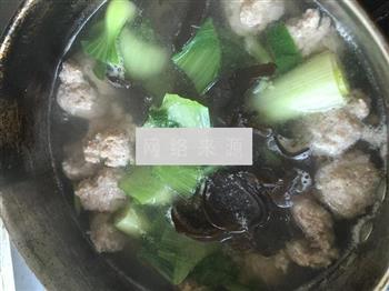 油菜丸子汤怎么做，油菜丸子汤怎么做好吃，油菜丸子汤做法