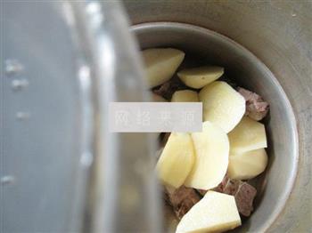青菜土豆龙骨汤怎么做，青菜土豆龙骨汤怎么做好吃，青菜土豆龙骨汤做法