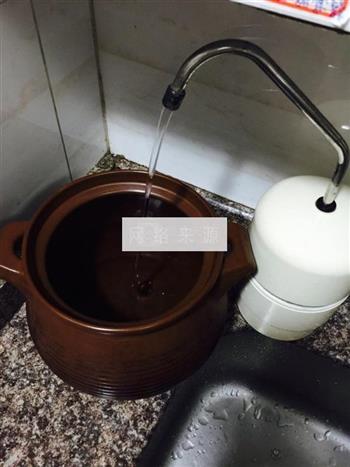 玉米萝卜排骨汤怎么做，玉米萝卜排骨汤怎么做好吃，玉米萝卜排骨汤做法
