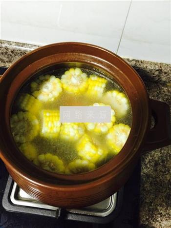 玉米萝卜排骨汤怎么做，玉米萝卜排骨汤怎么做好吃，玉米萝卜排骨汤做法