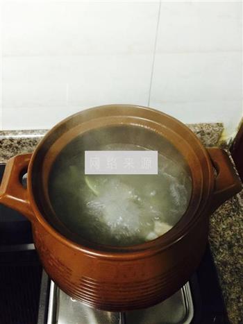 玉米萝卜排骨汤怎么做，玉米萝卜排骨汤怎么做好吃，玉米萝卜排骨汤做法