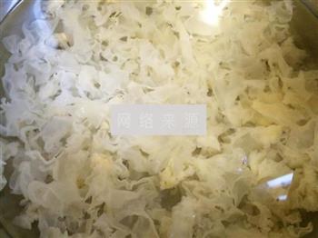 桂花杏仁银耳汤怎么做，桂花杏仁银耳汤怎么做好吃，桂花杏仁银耳汤做法