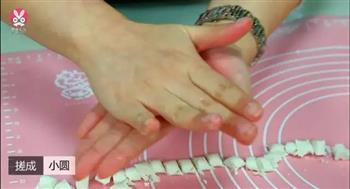 手工黑芝麻小丸子怎么做，手工黑芝麻小丸子怎么做好吃，手工黑芝麻小丸子做法
