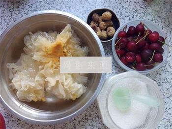 无花果樱桃银耳汤怎么做，无花果樱桃银耳汤怎么做好吃，无花果樱桃银耳汤做法