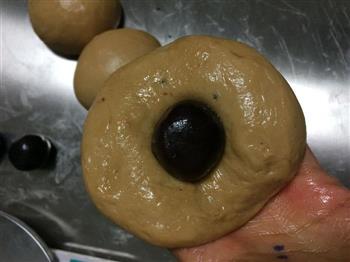 巧克力十字花豆沙黑芝麻面包怎么做，巧克力十字花豆沙黑芝麻面包怎么做好吃，巧克力十字花豆沙黑芝麻面包做法