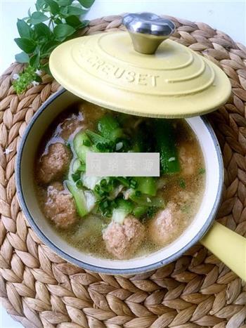 丝瓜丸子汤怎么做，丝瓜丸子汤怎么做好吃，丝瓜丸子汤做法