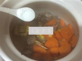 胡萝卜玉米排骨甜汤怎么做，胡萝卜玉米排骨甜汤怎么做好吃，胡萝卜玉米排骨甜汤做法