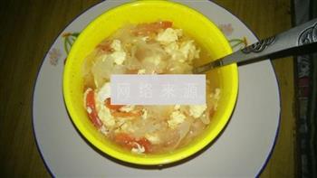 西红柿鸡蛋银耳汤怎么做，西红柿鸡蛋银耳汤怎么做好吃，西红柿鸡蛋银耳汤做法