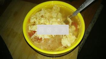 西红柿鸡蛋银耳汤怎么做，西红柿鸡蛋银耳汤怎么做好吃，西红柿鸡蛋银耳汤做法