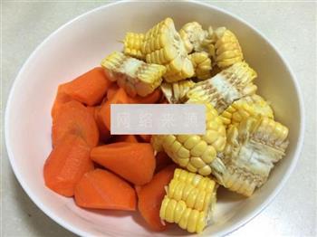 胡萝卜玉米排骨甜汤怎么做，胡萝卜玉米排骨甜汤怎么做好吃，胡萝卜玉米排骨甜汤做法