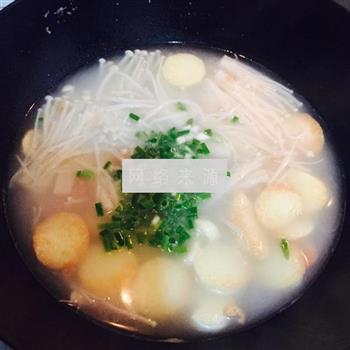 金针菇豆腐汤怎么做，金针菇豆腐汤怎么做好吃，金针菇豆腐汤做法