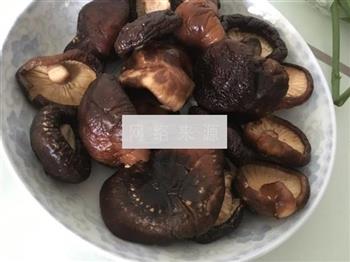 香菇乌鸡汤怎么做，香菇乌鸡汤怎么做好吃，香菇乌鸡汤做法