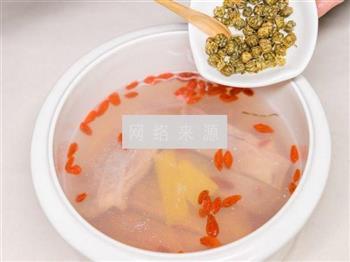 枸杞菊花煲排骨怎么做，枸杞菊花煲排骨怎么做好吃，枸杞菊花煲排骨做法