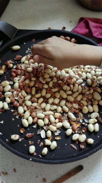 花生芝麻牛轧糖怎么做，花生芝麻牛轧糖怎么做好吃，花生芝麻牛轧糖做法