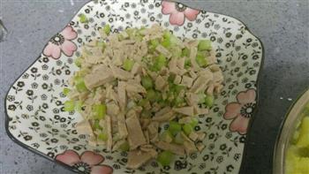 慕尼黑香肠西芹马铃薯泥怎么做，慕尼黑香肠西芹马铃薯泥怎么做好吃，慕尼黑香肠西芹马铃薯泥做法