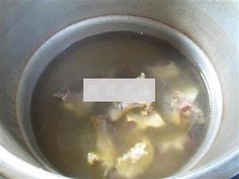 圆白菜牛排骨汤怎么做，圆白菜牛排骨汤怎么做好吃，圆白菜牛排骨汤做法