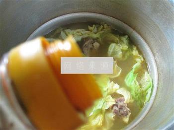 圆白菜牛排骨汤怎么做，圆白菜牛排骨汤怎么做好吃，圆白菜牛排骨汤做法