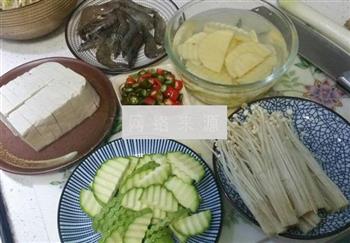 韩式海鲜大酱汤怎么做，韩式海鲜大酱汤怎么做好吃，韩式海鲜大酱汤做法