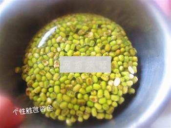冰镇绿豆水怎么做，冰镇绿豆水怎么做好吃，冰镇绿豆水做法