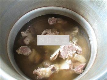 土豆牛排骨汤怎么做，土豆牛排骨汤怎么做好吃，土豆牛排骨汤做法