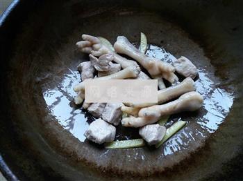 鸡脚瘦肉玉米汤怎么做，鸡脚瘦肉玉米汤怎么做好吃，鸡脚瘦肉玉米汤做法