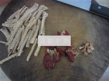 药膳鸡爪汤怎么做，药膳鸡爪汤怎么做好吃，药膳鸡爪汤做法
