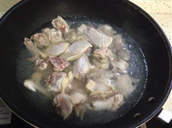 椰子煲鸡怎么做，椰子煲鸡怎么做好吃，椰子煲鸡做法