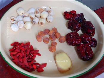 莲子鸡汤怎么做，莲子鸡汤怎么做好吃，莲子鸡汤做法