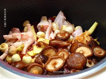 莲子鸡汤怎么做，莲子鸡汤怎么做好吃，莲子鸡汤做法