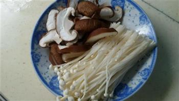 双菇牛腱汤怎么做，双菇牛腱汤怎么做好吃，双菇牛腱汤做法