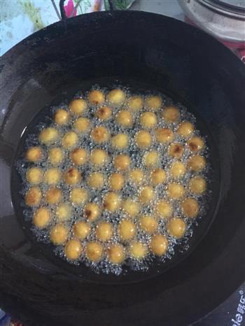自制炸红薯丸子怎么做，自制炸红薯丸子怎么做好吃，自制炸红薯丸子做法