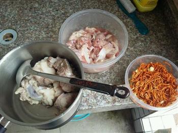 猴头菇煲鸡汤怎么做，猴头菇煲鸡汤怎么做好吃，猴头菇煲鸡汤做法