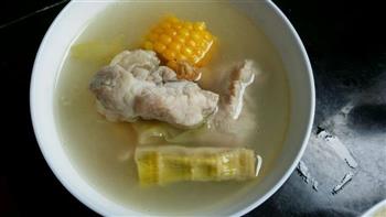 猪骨炖玉米石笋干怎么做，猪骨炖玉米石笋干怎么做好吃，猪骨炖玉米石笋干做法