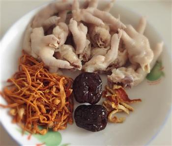 虫草花炖鸡爪怎么做，虫草花炖鸡爪怎么做好吃，虫草花炖鸡爪做法