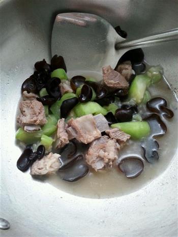 猪排骨木耳西瓜汤怎么做，猪排骨木耳西瓜汤怎么做好吃，猪排骨木耳西瓜汤做法