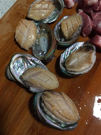 鲜鲍鱼瘦肉汤怎么做，鲜鲍鱼瘦肉汤怎么做好吃，鲜鲍鱼瘦肉汤做法