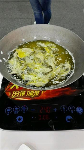 黄金炸麻叶怎么做，黄金炸麻叶怎么做好吃，黄金炸麻叶做法