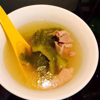 苦瓜黄豆排骨湯怎么做，苦瓜黄豆排骨湯怎么做好吃，苦瓜黄豆排骨湯做法
