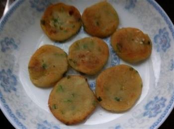 葱香土豆小饼怎么做，葱香土豆小饼怎么做好吃，葱香土豆小饼做法