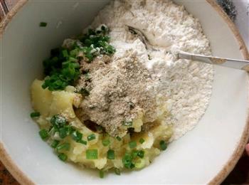 葱香土豆小饼怎么做，葱香土豆小饼怎么做好吃，葱香土豆小饼做法