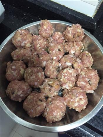 马蹄头菜香菇肉丸子怎么做，马蹄头菜香菇肉丸子怎么做好吃，马蹄头菜香菇肉丸子做法