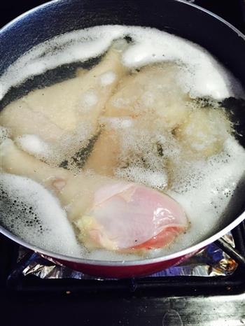 简易版蘑菇鸡腿汤怎么做，简易版蘑菇鸡腿汤怎么做好吃，简易版蘑菇鸡腿汤做法