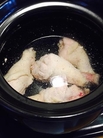 简易版蘑菇鸡腿汤怎么做，简易版蘑菇鸡腿汤怎么做好吃，简易版蘑菇鸡腿汤做法